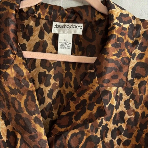 Bloomingdale's Leopard Print Set - Picture 4 of 4